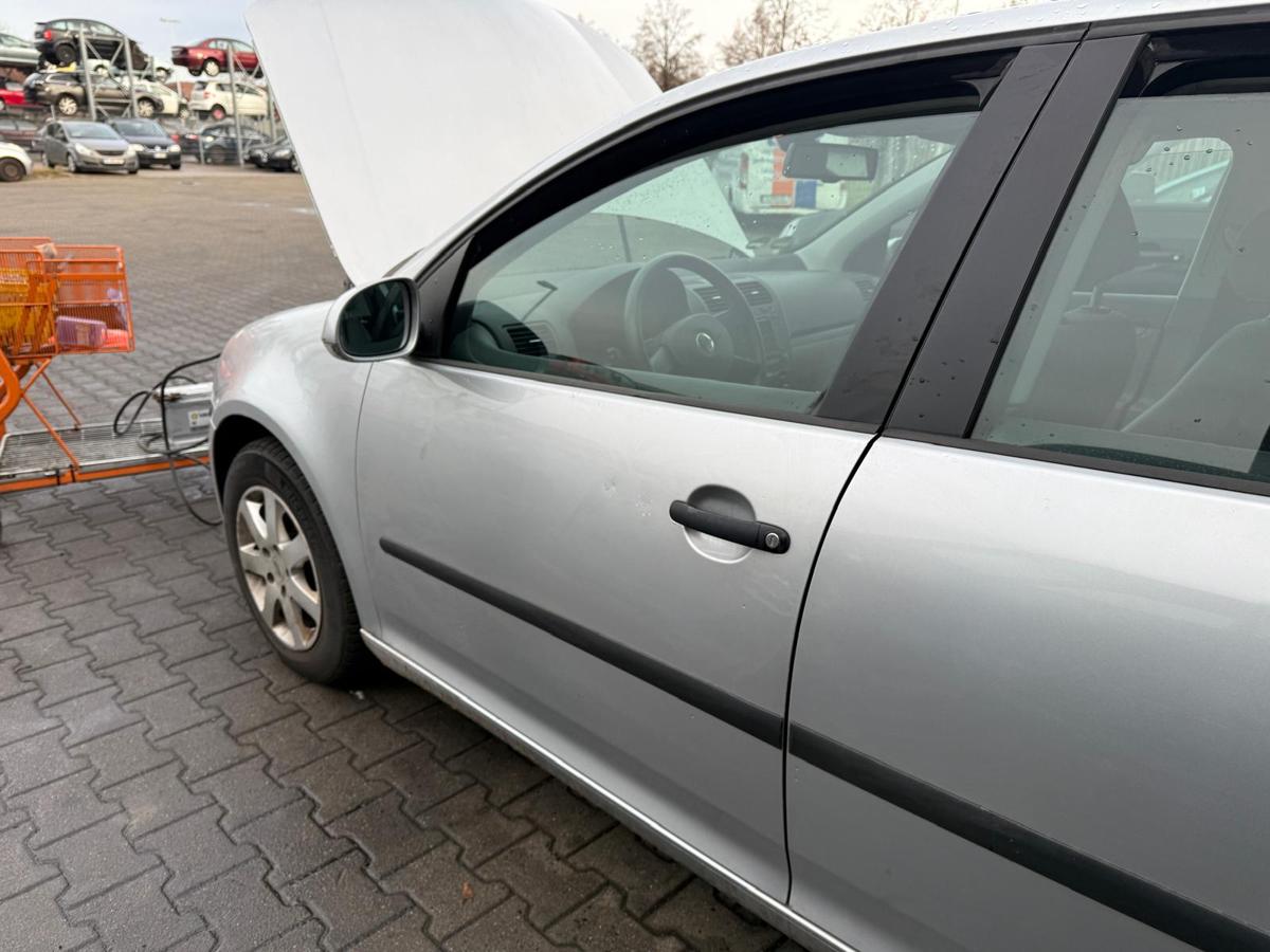 VW Golf 5 original T&uuml;r vorn links LA7W Reflexsilber 5 T&uuml;rer Flie&szlig;heck Rohbau BJ04